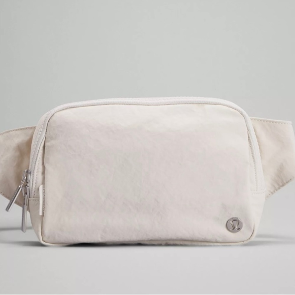 NWT Lululemon White Opal 2L Belt Bag